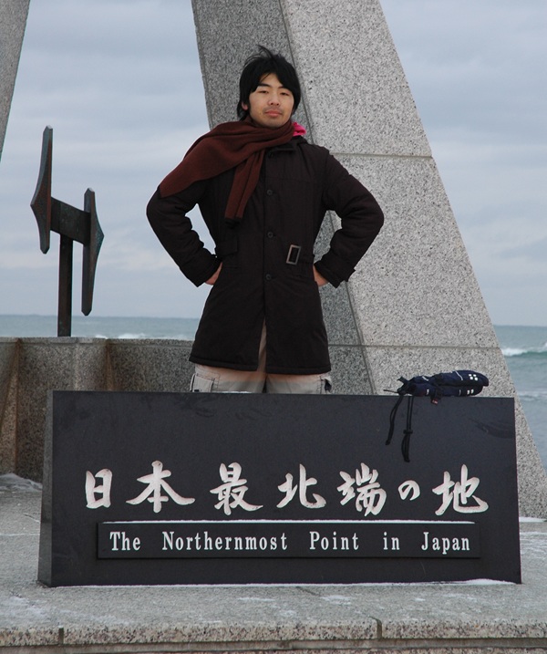 北海道最北端に行った時の25歳の写真。今や全国的に有名となった若手実力派の江戸切子の技術を使った切子作家、斉藤光は若くして色んな旅に出ている。