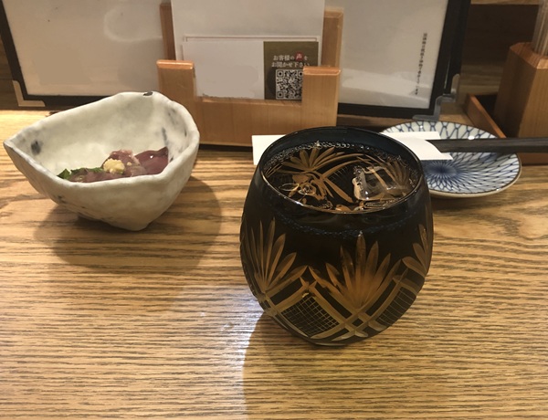 実際に高級なお寿司屋さんで切子が梅酒のグラスで出てきました。
